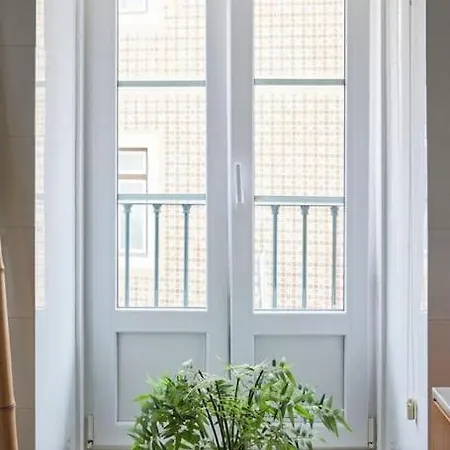 Charming Duplex With Private Terrace And Parking Lissabon
