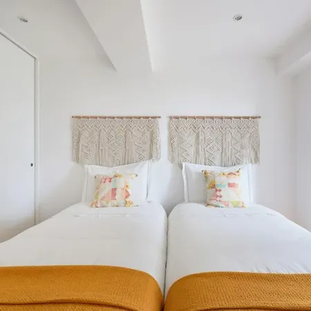 Lägenhet Charming Duplex With Private Terrace And Parking Lisboa