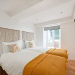Charming Duplex With Private Terrace And Parking Daire Lisboa