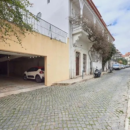 Charming Duplex With Private Terrace And Parking Daire Lisboa