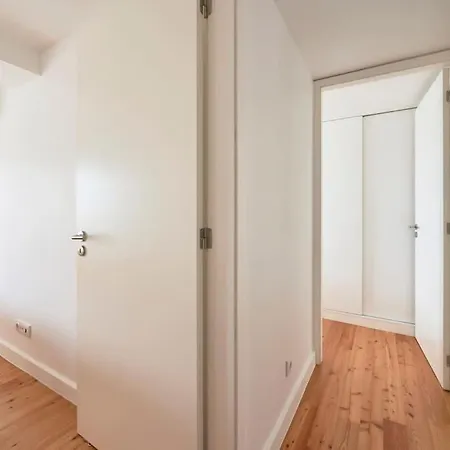 Charming Duplex With Private Terrace And Parking * Lizbona