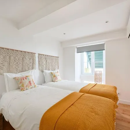 Charming Duplex With Private Terrace And Parking Апартаменты Лиссабон