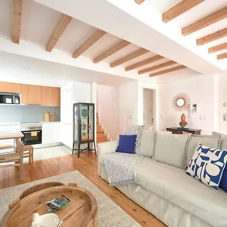 Апартаменты Charming Duplex With Private Terrace And Parking